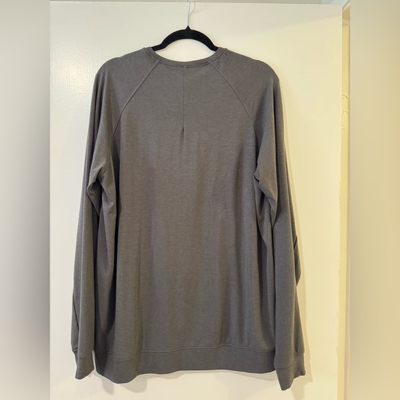 Cozy Earth Gray Long Sleeve Sweatshirt size large - Picture 2 of 7